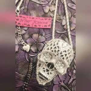 Betsy Johnson large skull Necklace